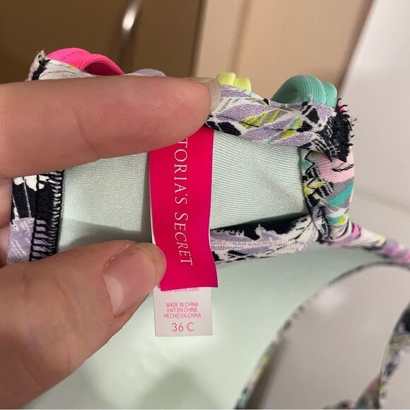 Victoria’s Secret 36C Halter Bikini Swim Top - Picture 3 of 3